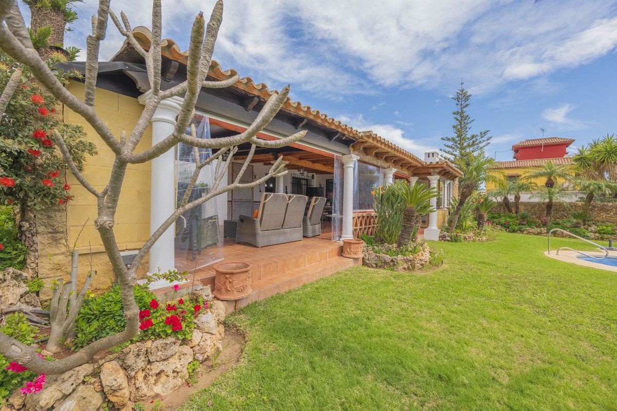 Detached Villa in Las Chapas, Las Chapas, 6/12