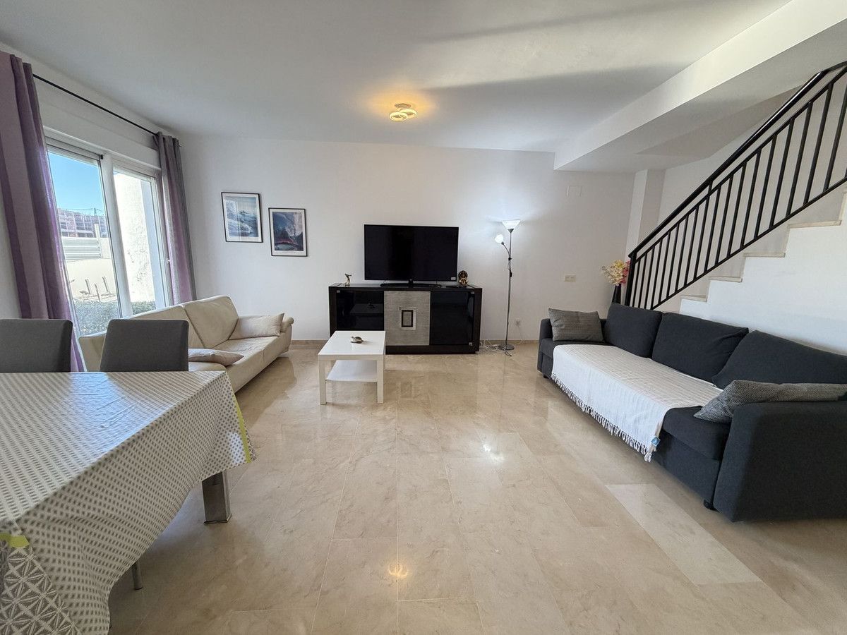 Квартира на первом этаже в Estepona, Estepona, 3/12