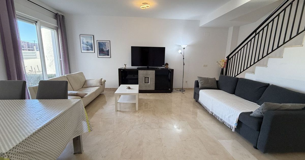 Квартира на первом этаже в Estepona, Estepona, 3/12