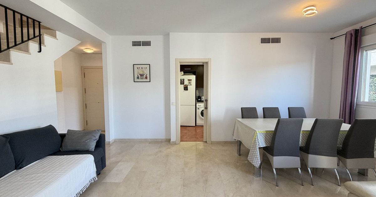 Квартира на первом этаже в Estepona, Estepona, 6/12