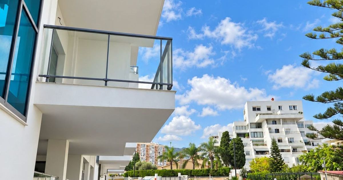Middle Floor Apartment in Benalmadena Costa, Benalmadena Costa, 1/12