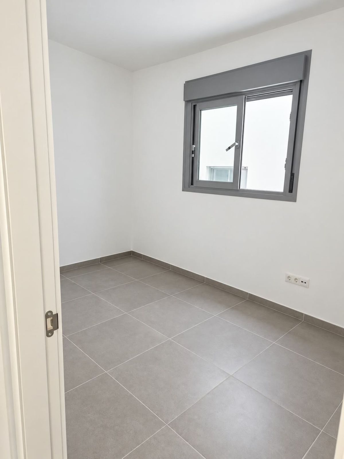 Middle Floor Apartment in Benalmadena Costa, Benalmadena Costa, 10/12