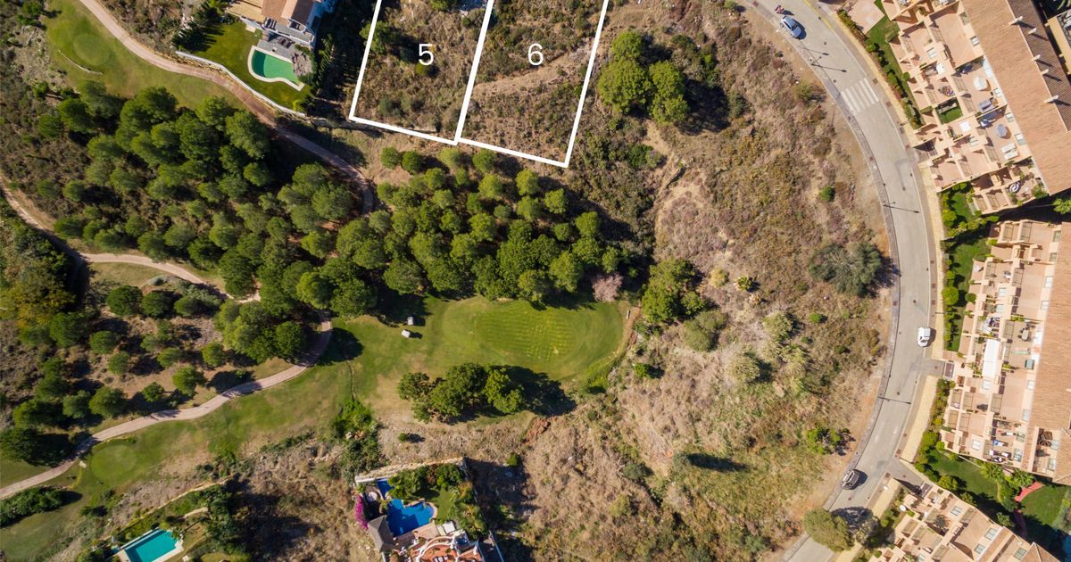 Plot in Estepona, La Resina Golf, Estepona, 2/12