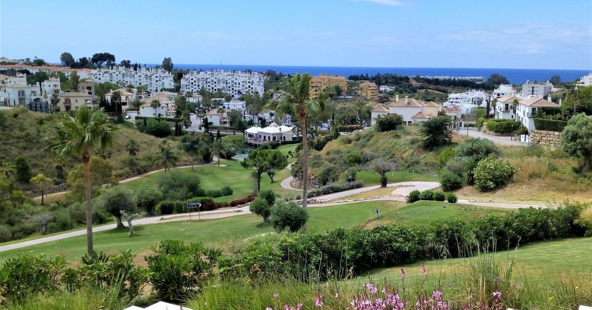 Plot in Estepona, La Resina Golf, Estepona, 11/12