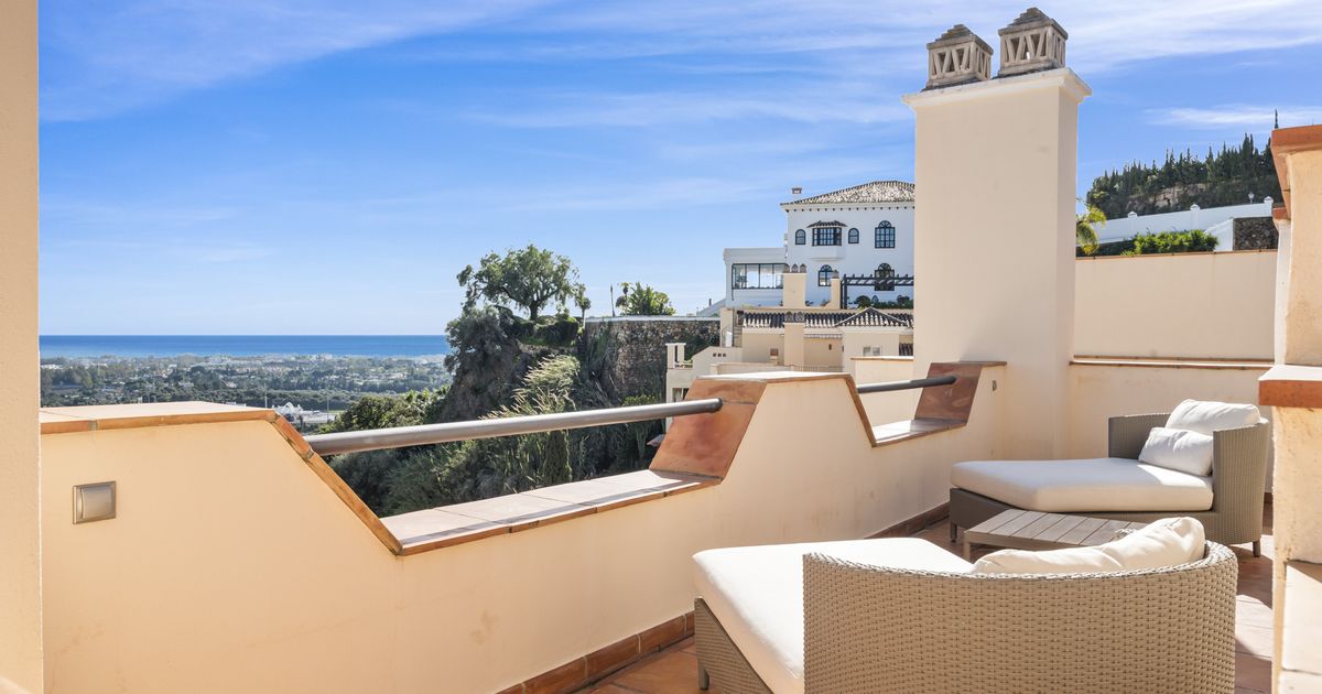 Duplex Penthouse in Benahavis, Los Almendros, Benahavis, 1/12