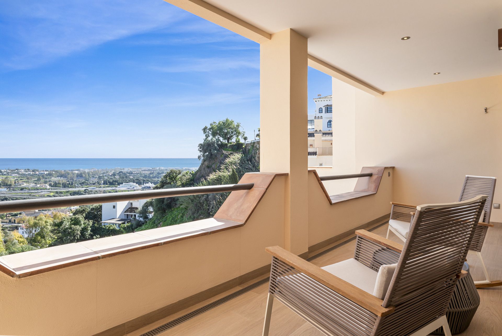 Duplex Penthouse in Benahavis, Los Almendros, Benahavis, 12/12