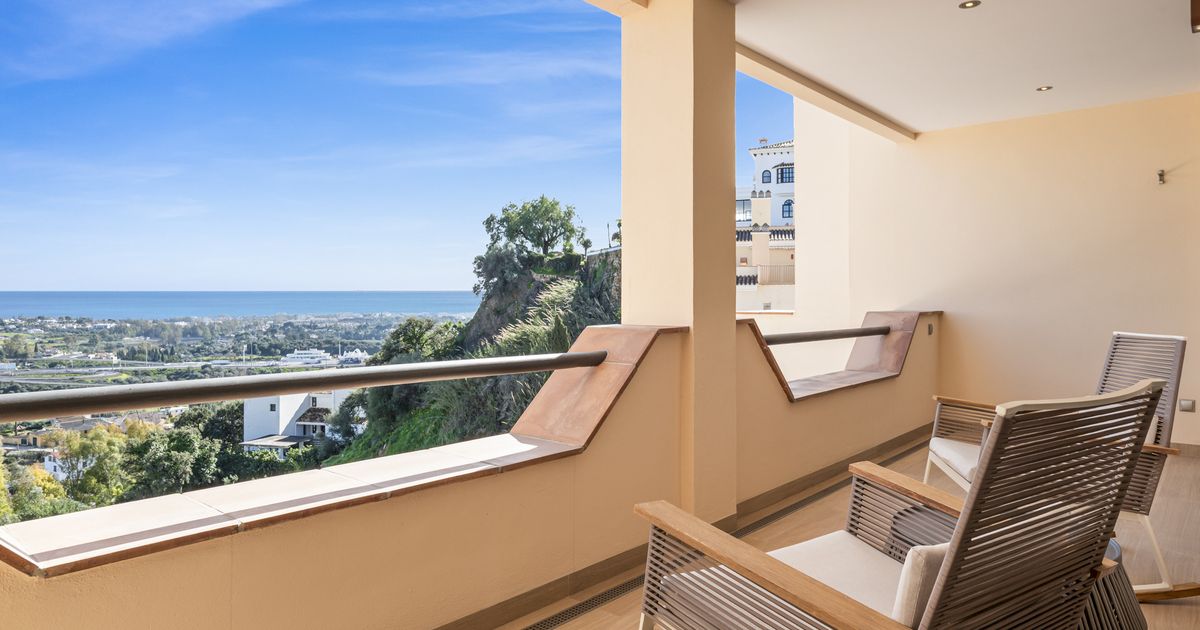 Duplex Penthouse in Benahavis, Los Almendros, Benahavis, 12/12