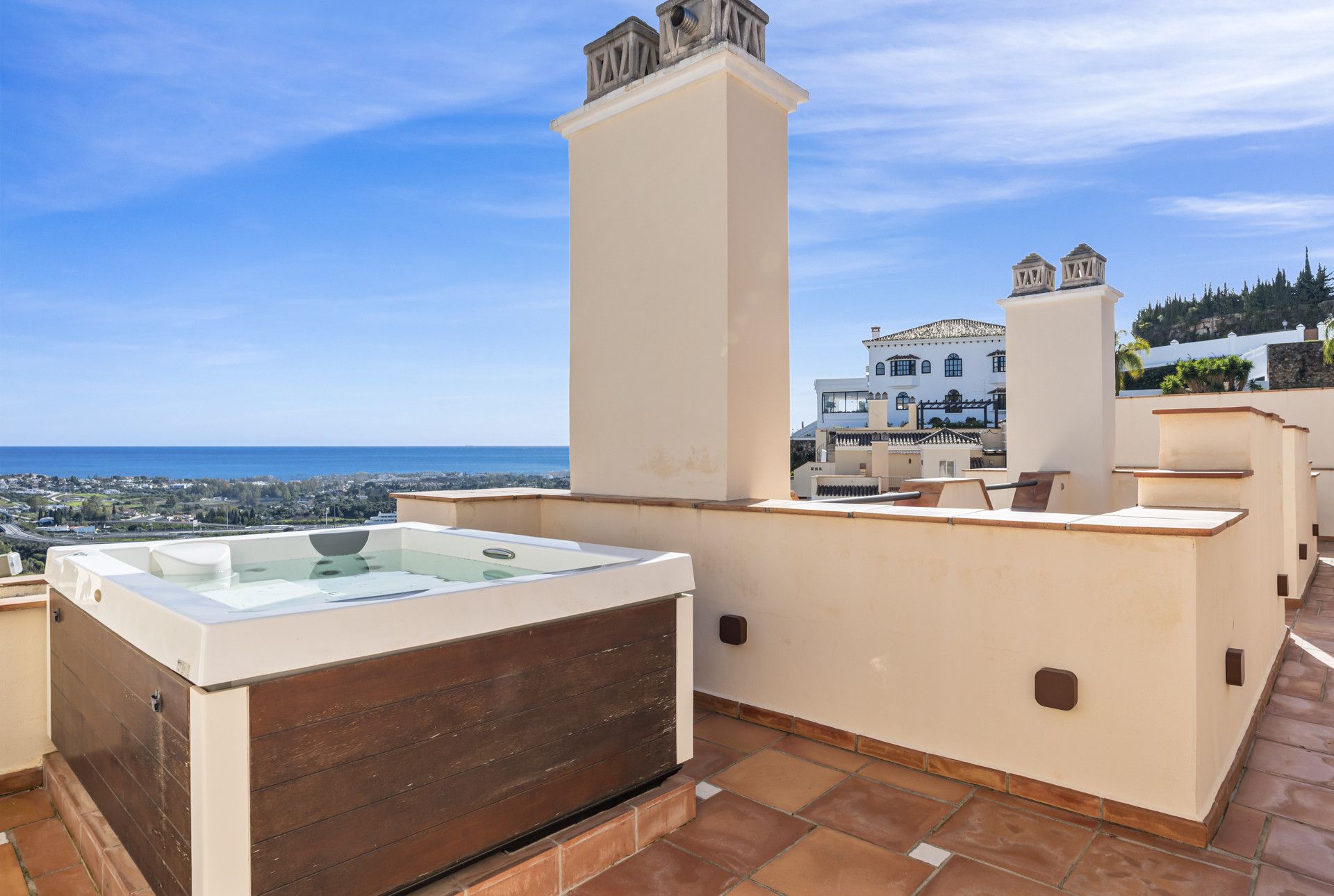 Duplex Penthouse in Benahavis, Los Almendros, Benahavis, 3/12