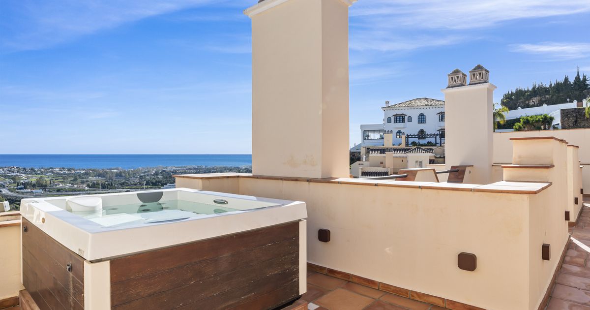 Duplex Penthouse in Benahavis, Los Almendros, Benahavis, 3/12