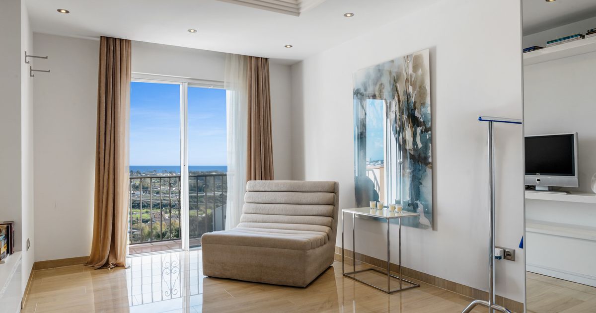 Duplex Penthouse in Benahavis, Los Almendros, Benahavis, 8/12