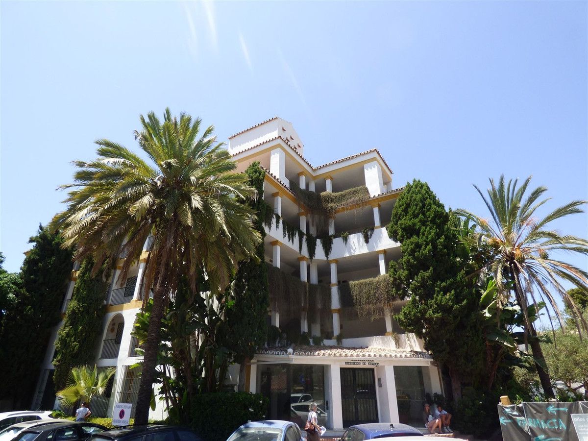 Middle Floor Apartment in Artola, Artola, 1/11