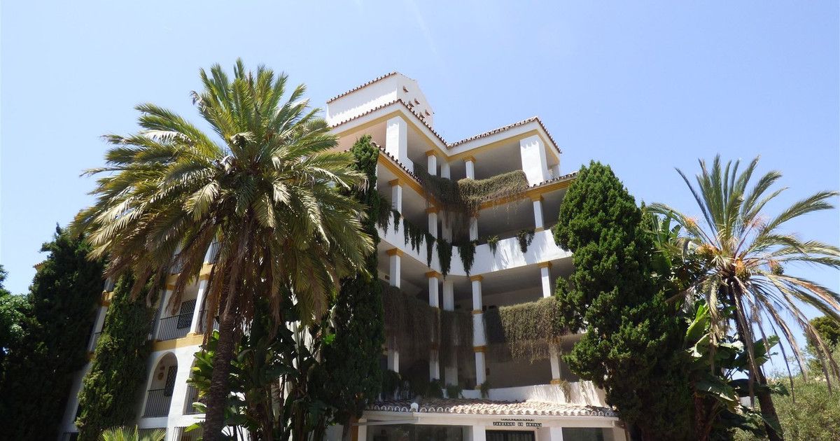 Middle Floor Apartment in Artola, Artola, 1/11