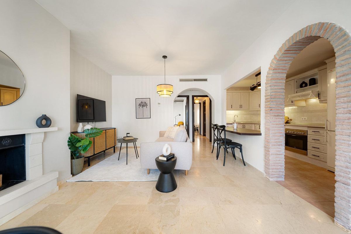 Apartament na środkowym piętrze w Nueva Andalucía, Nueva Andalucía, 1/12