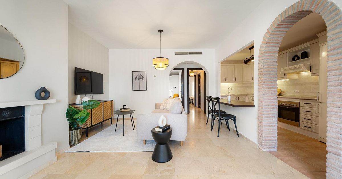 Apartament na środkowym piętrze w Nueva Andalucía, Nueva Andalucía, 1/12
