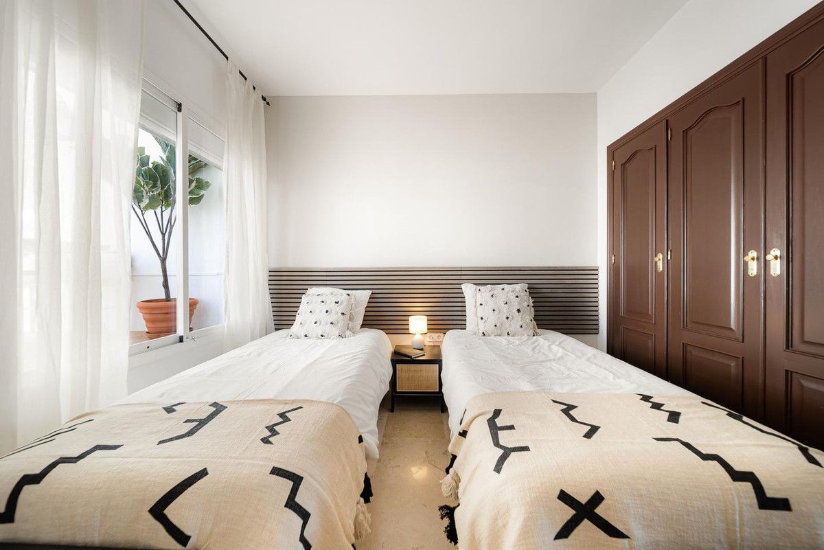 Apartament na środkowym piętrze w Nueva Andalucía, Nueva Andalucía, 9/12