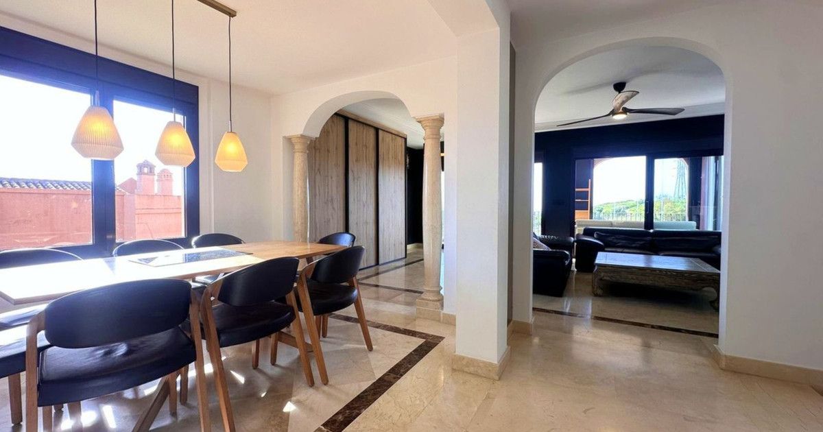 Geschakelde Woning in Estepona, Estepona, 6/12
