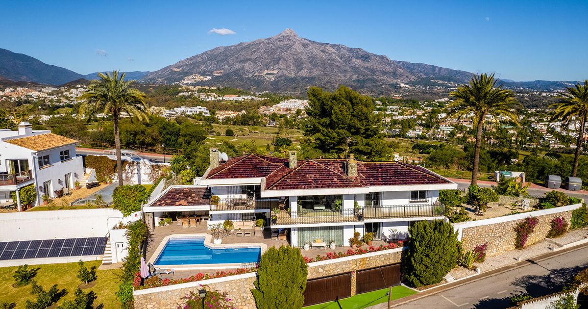 Detached Villa in Nueva Andalucía, Nueva Andalucía, 1/12