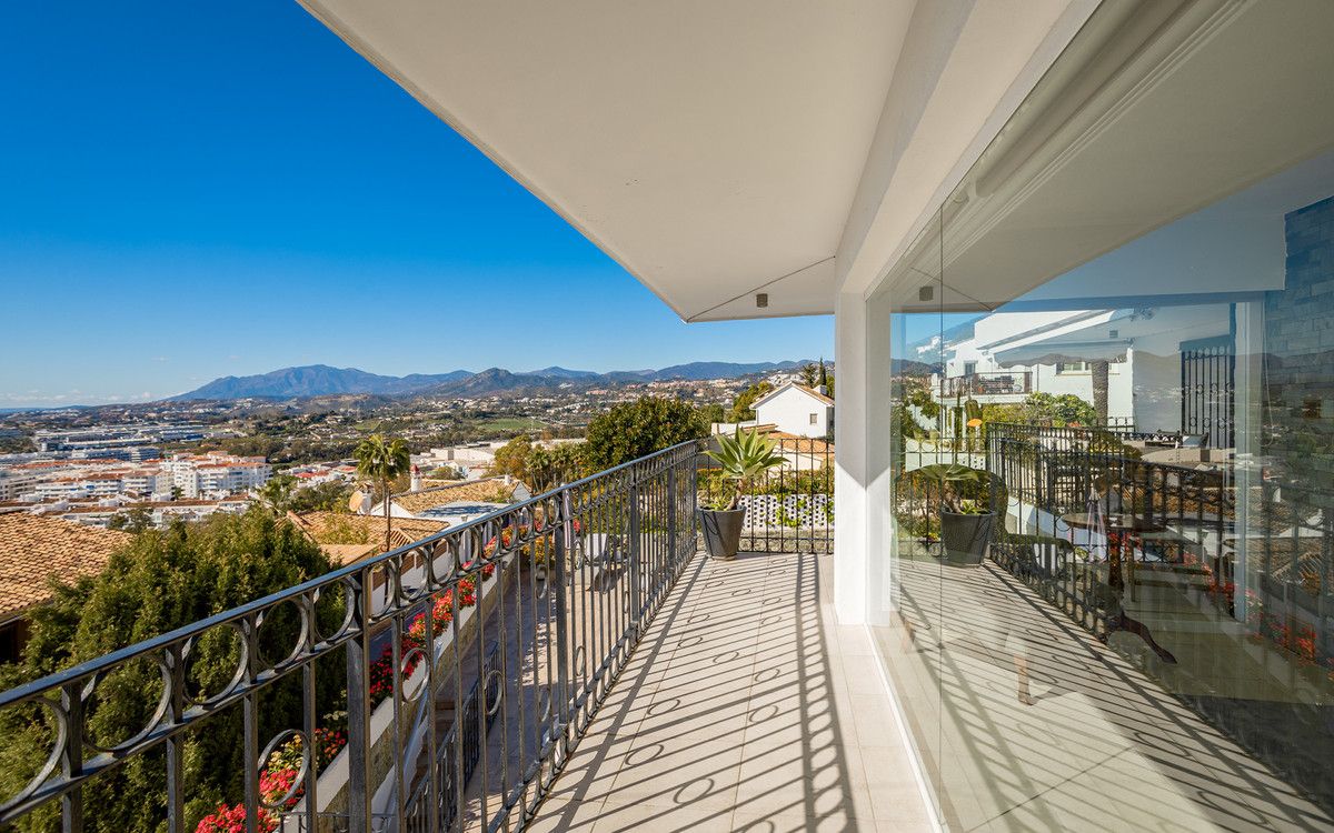 Detached Villa in Nueva Andalucía, Nueva Andalucía, 3/12