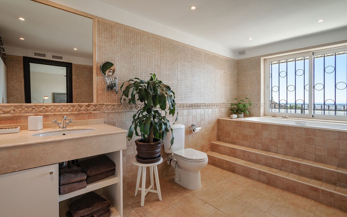 Detached Villa in Nueva Andalucía, Nueva Andalucía, 10/12