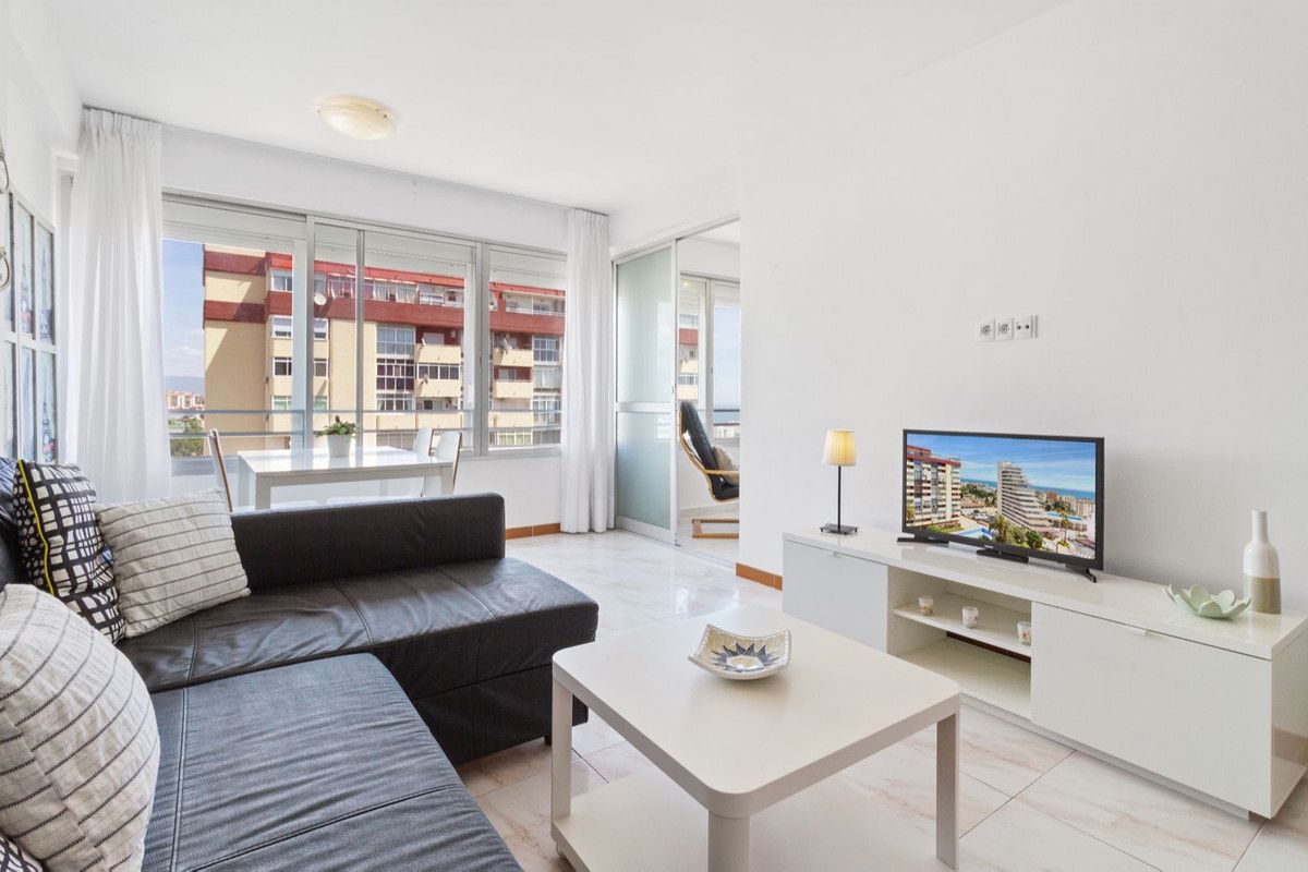 Middle Floor Apartment in Benalmadena Costa, Benalmadena Costa, 1/12