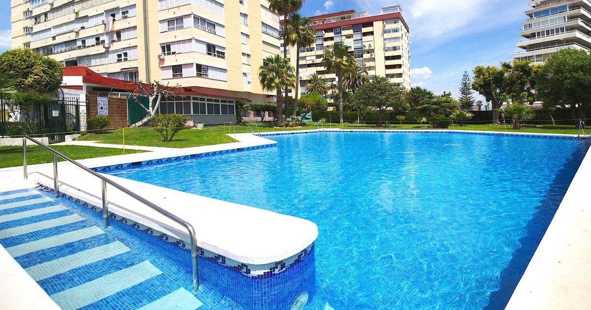 Middle Floor Apartment in Benalmadena Costa, Benalmadena Costa, 2/12