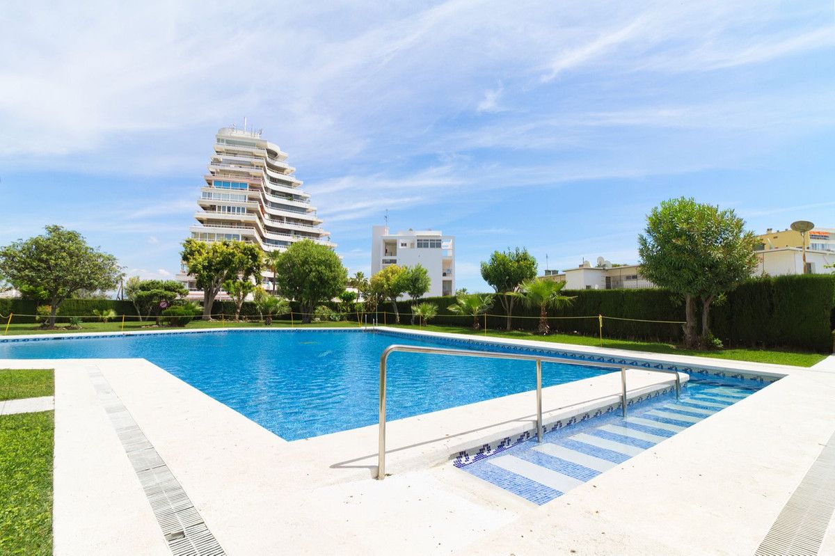 Middle Floor Apartment in Benalmadena Costa, Benalmadena Costa, 3/12