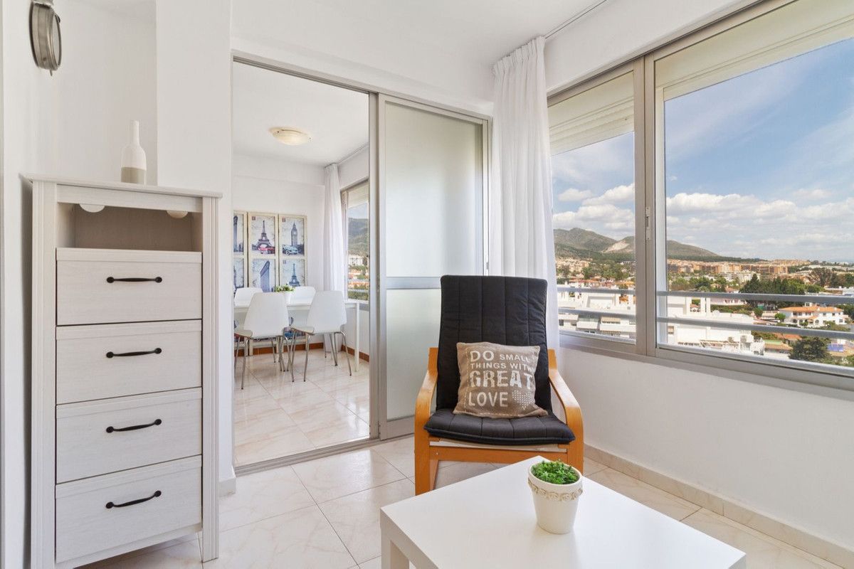 Middle Floor Apartment in Benalmadena Costa, Benalmadena Costa, 9/12