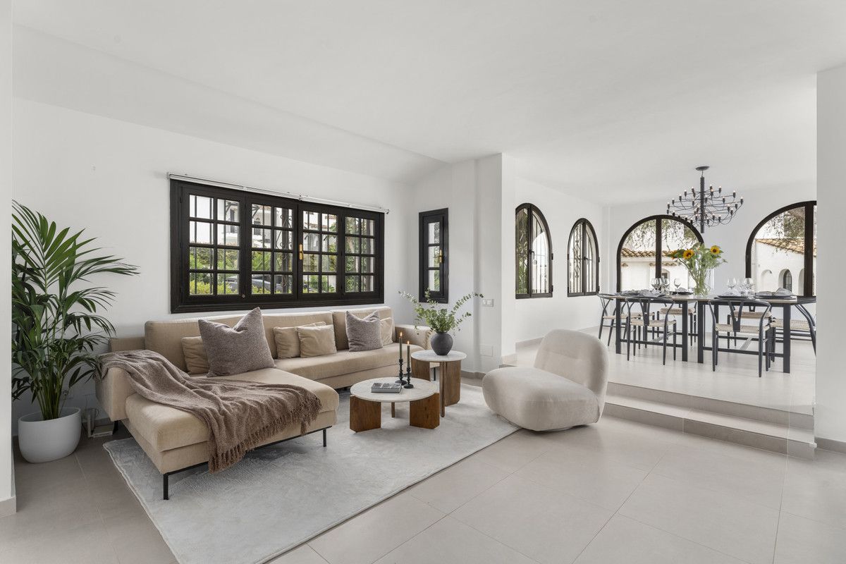 Middle Floor Apartment in Nueva Andalucía, Nueva Andalucía, 1/12