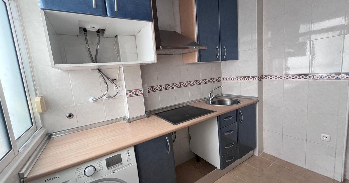 Middle Floor Apartment in Fuengirola, Fuengirola, 8/12