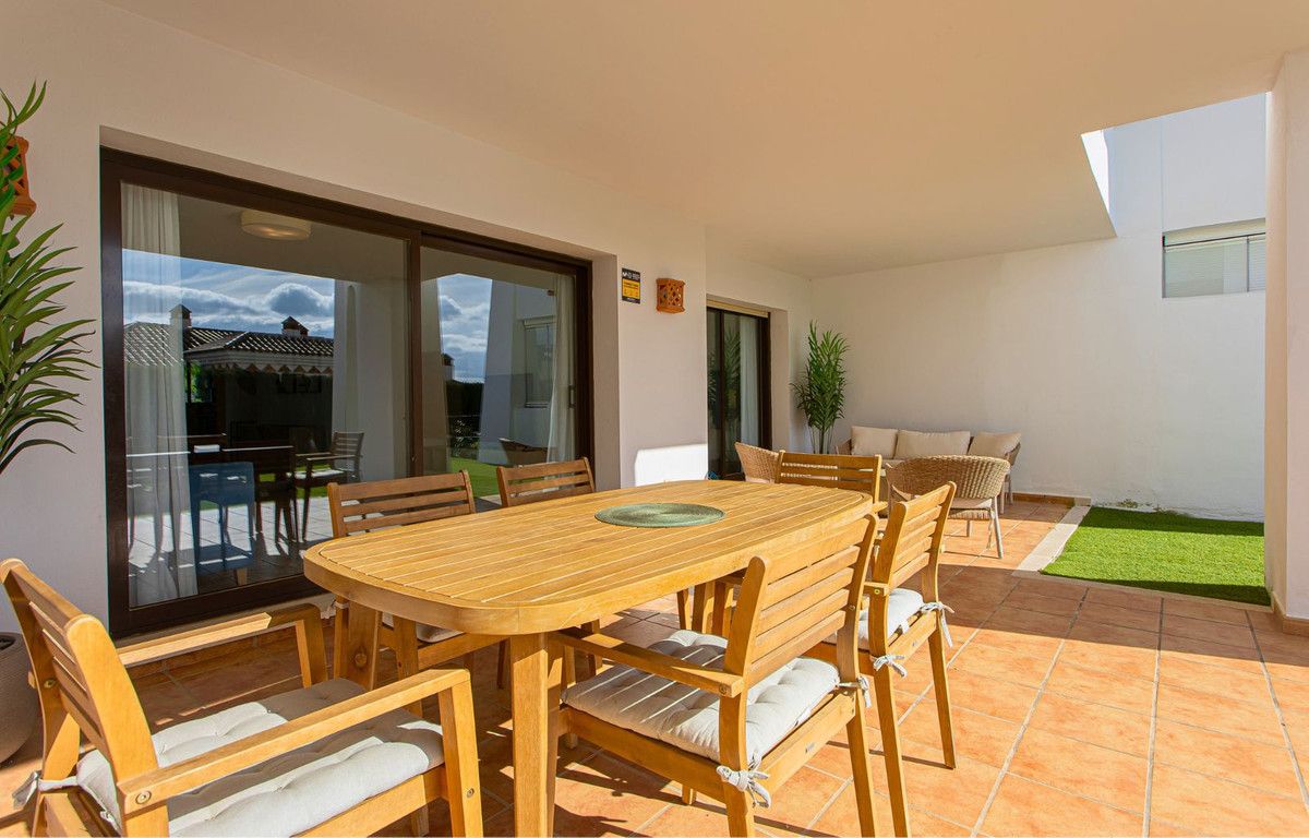 Ground Floor Apartment in Casares Playa, Casares Playa, 6/12