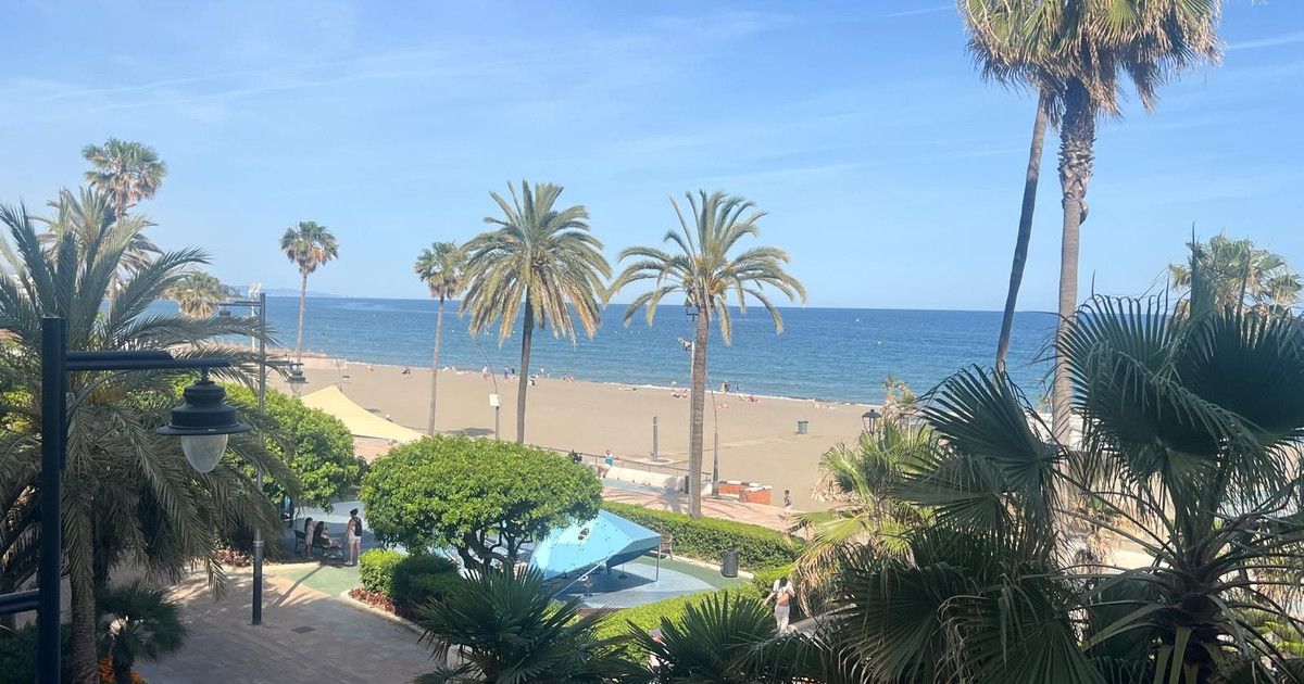 Апартаменты на среднем этаже в Estepona, Estepona, 1/12