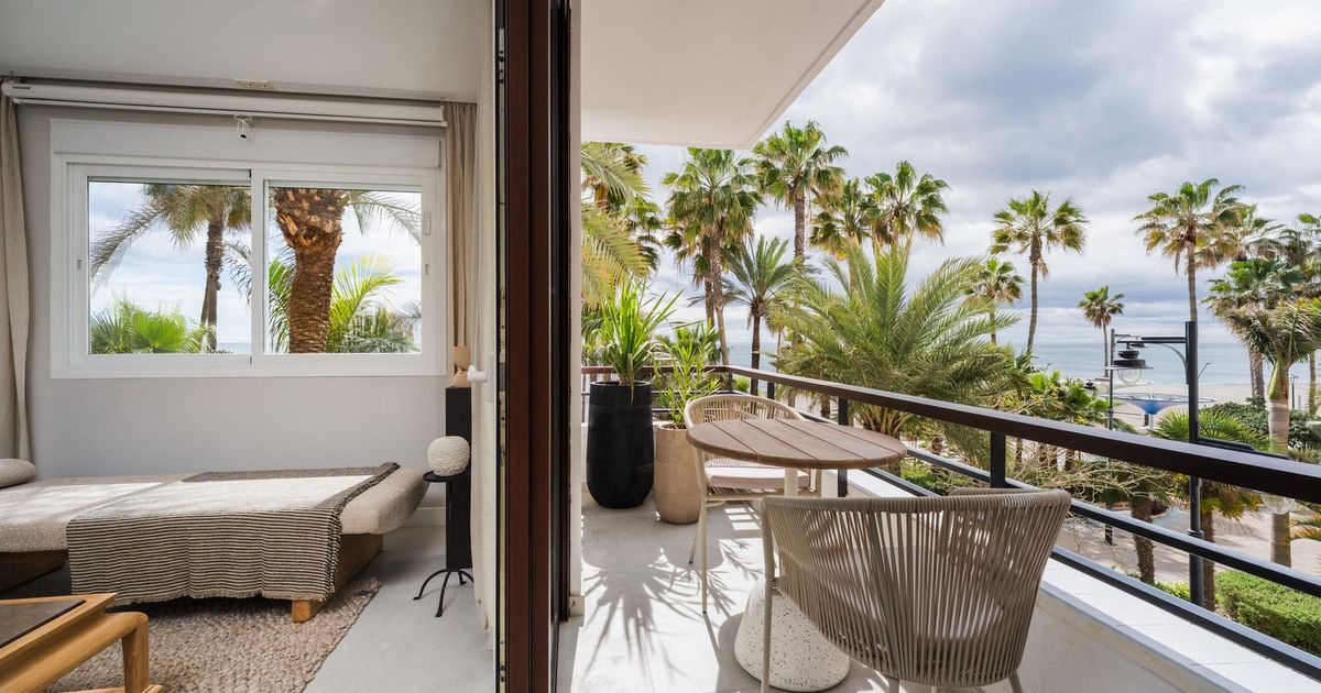 Апартаменты на среднем этаже в Estepona, Estepona, 2/12