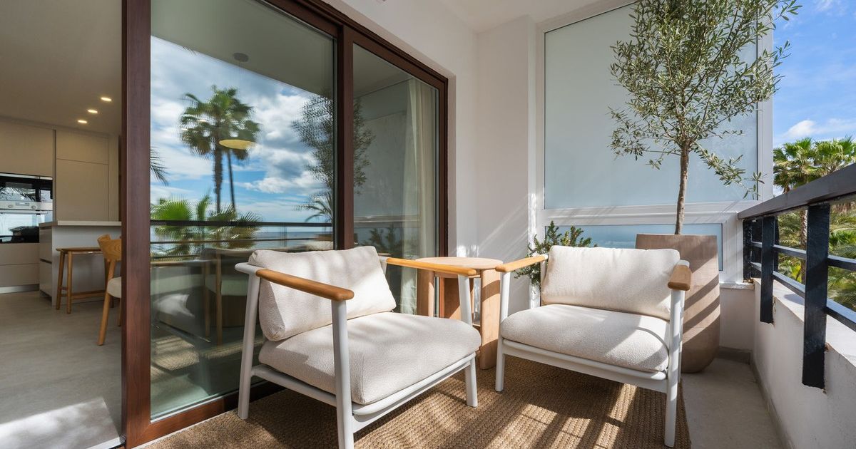 Апартаменты на среднем этаже в Estepona, Estepona, 6/12