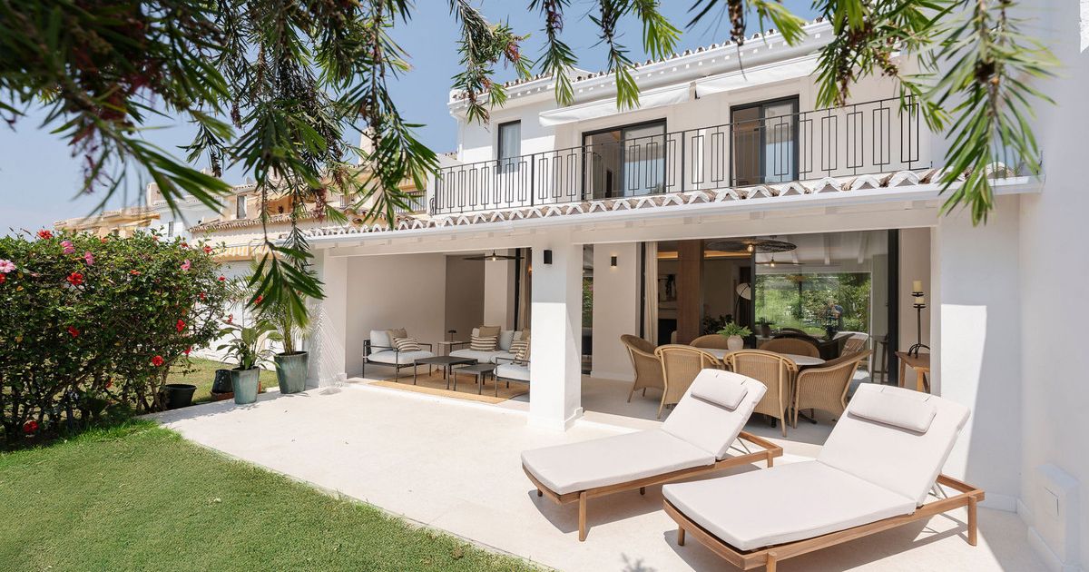 Radhus i Nueva Andalucía, Nueva Andalucía, 1/12