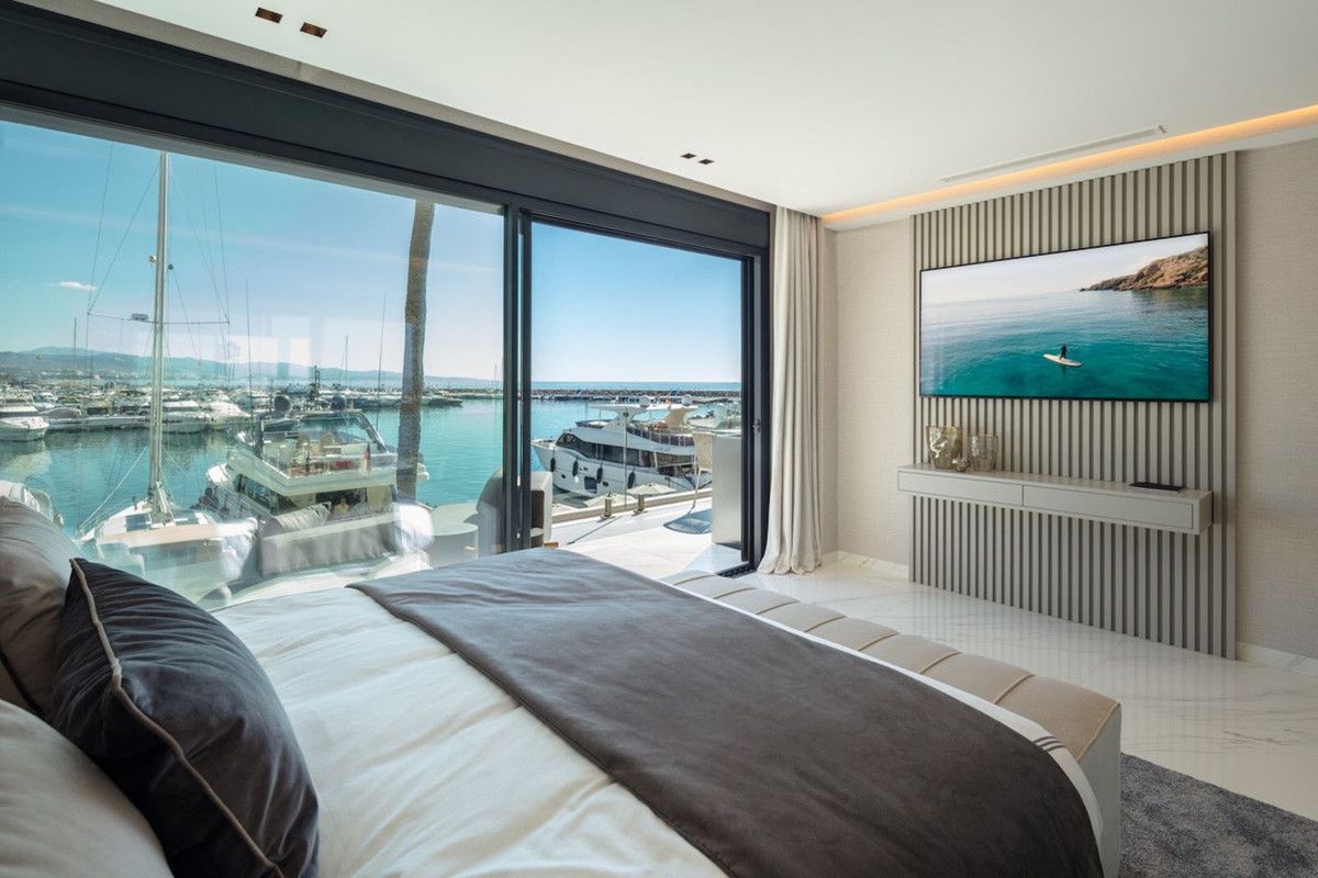 Apartament na środkowym piętrze w Puerto Banús, Puerto Banús, 1/12