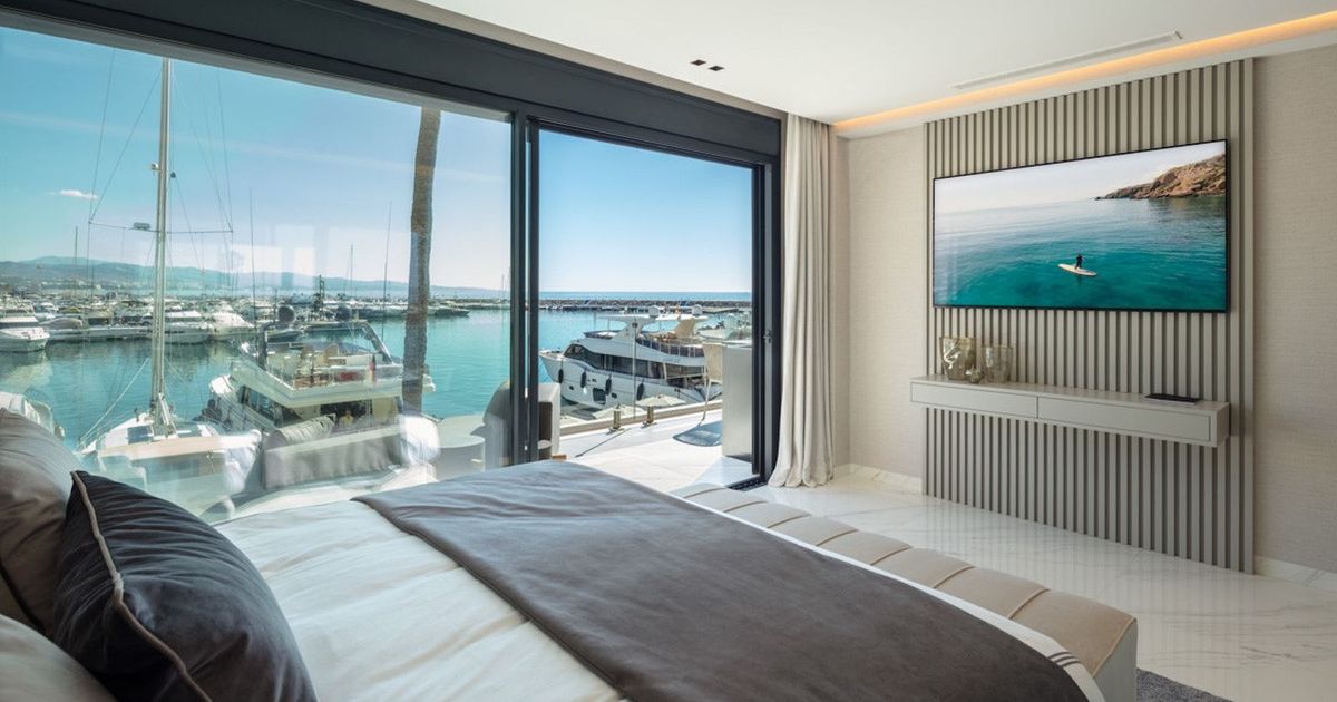 Apartament na środkowym piętrze w Puerto Banús, Puerto Banús, 1/12