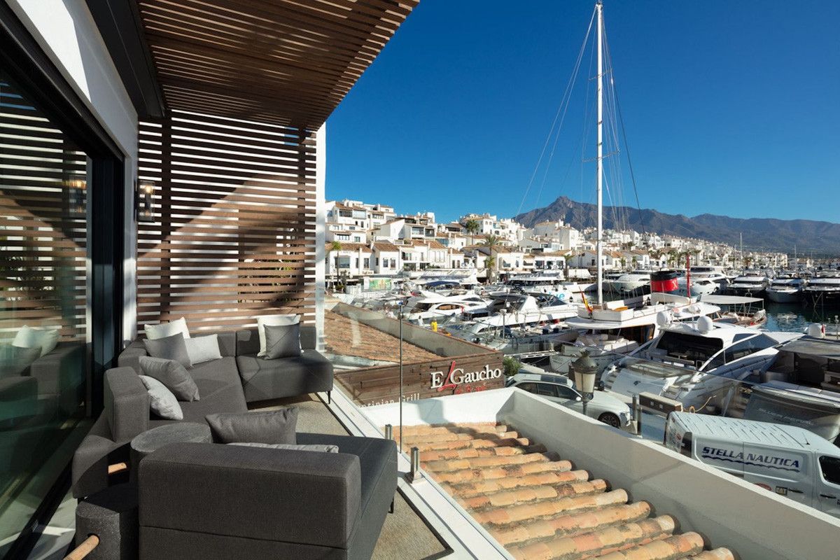 Apartament na środkowym piętrze w Puerto Banús, Puerto Banús, 2/12
