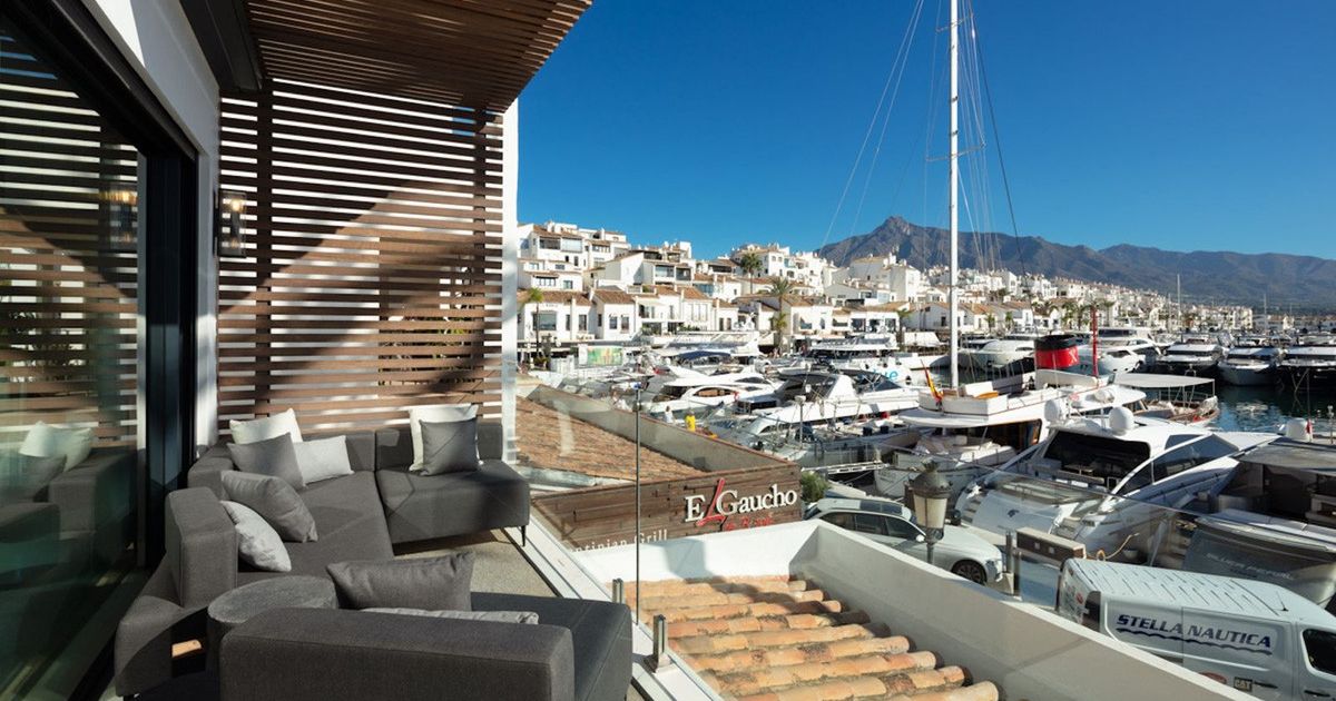 Apartament na środkowym piętrze w Puerto Banús, Puerto Banús, 2/12