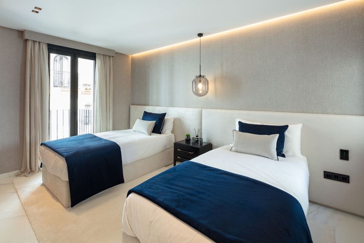 Apartament na środkowym piętrze w Puerto Banús, Puerto Banús, 12/12