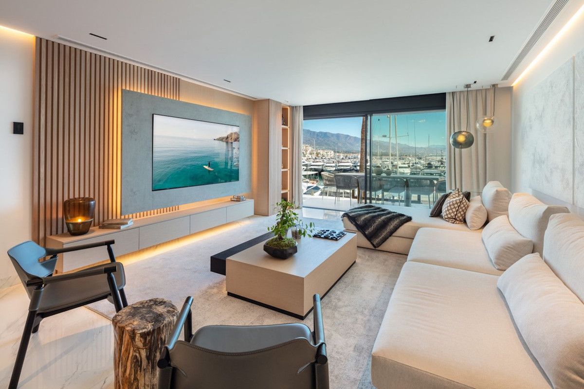Apartament na środkowym piętrze w Puerto Banús, Puerto Banús, 3/12