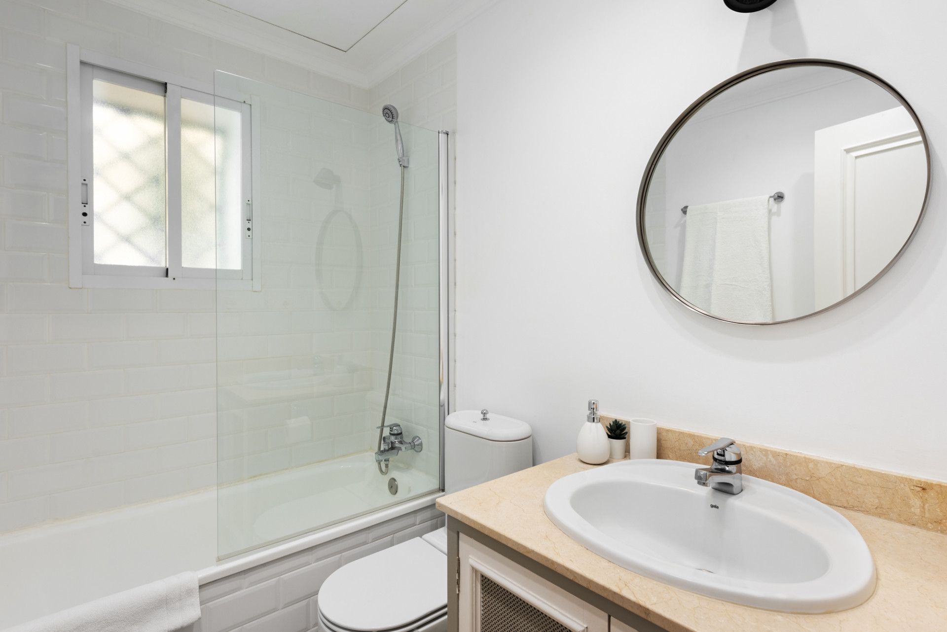 Apartment in Nueva Andalucia, Aloha Gardens, Nueva Andalucia, 12/12