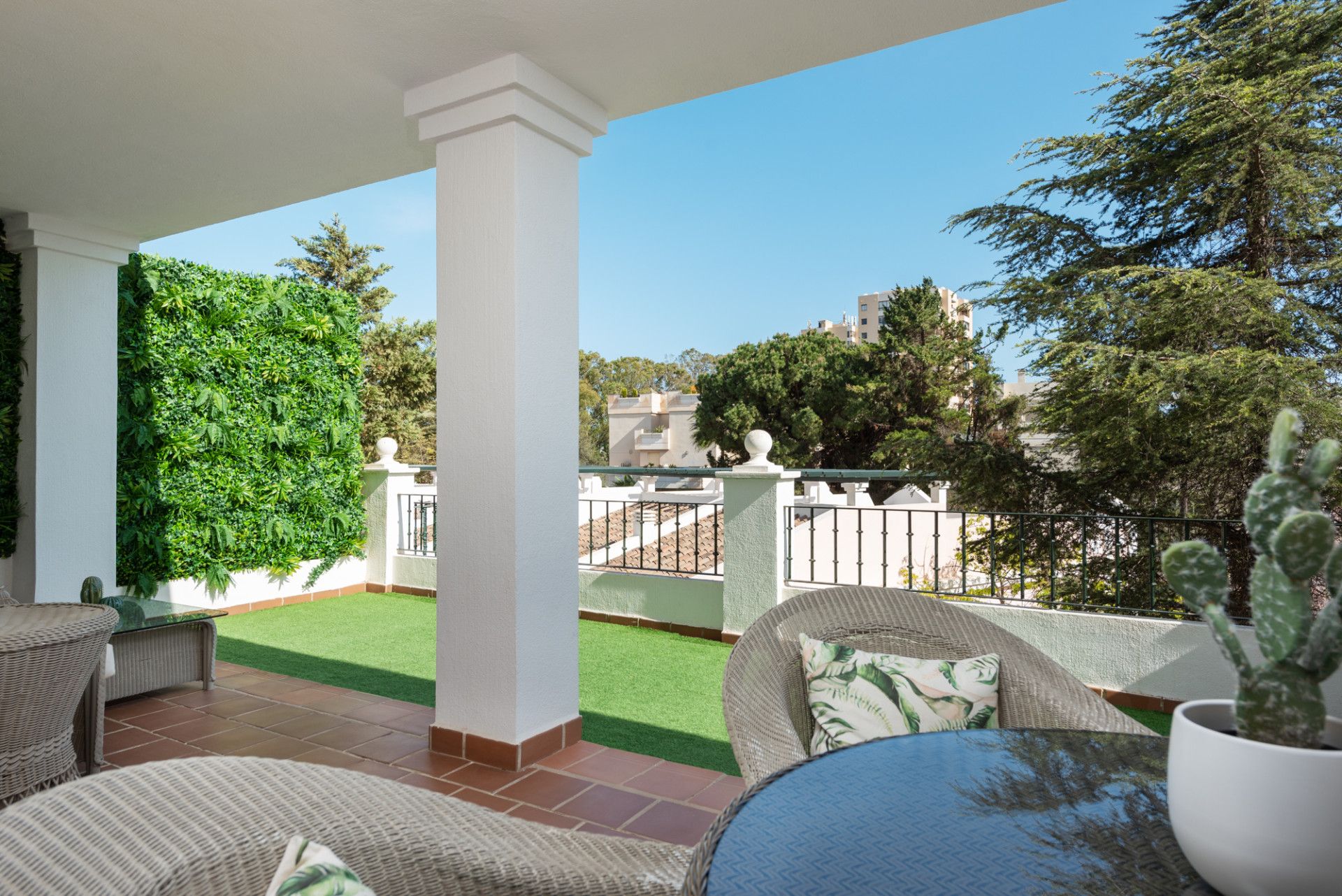 Apartment in Nueva Andalucia, Aloha Gardens, Nueva Andalucia, 4/12