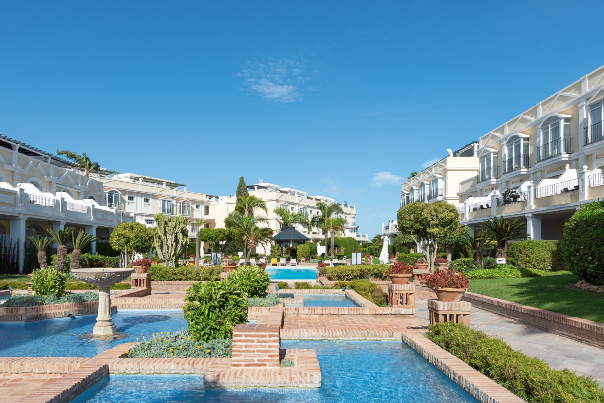 Apartment in Nueva Andalucia, Aloha Gardens, Nueva Andalucia, 5/12