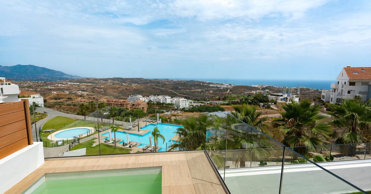Апартамент на среднем этаже в Calanova Golf, Calanova Golf, 1/12