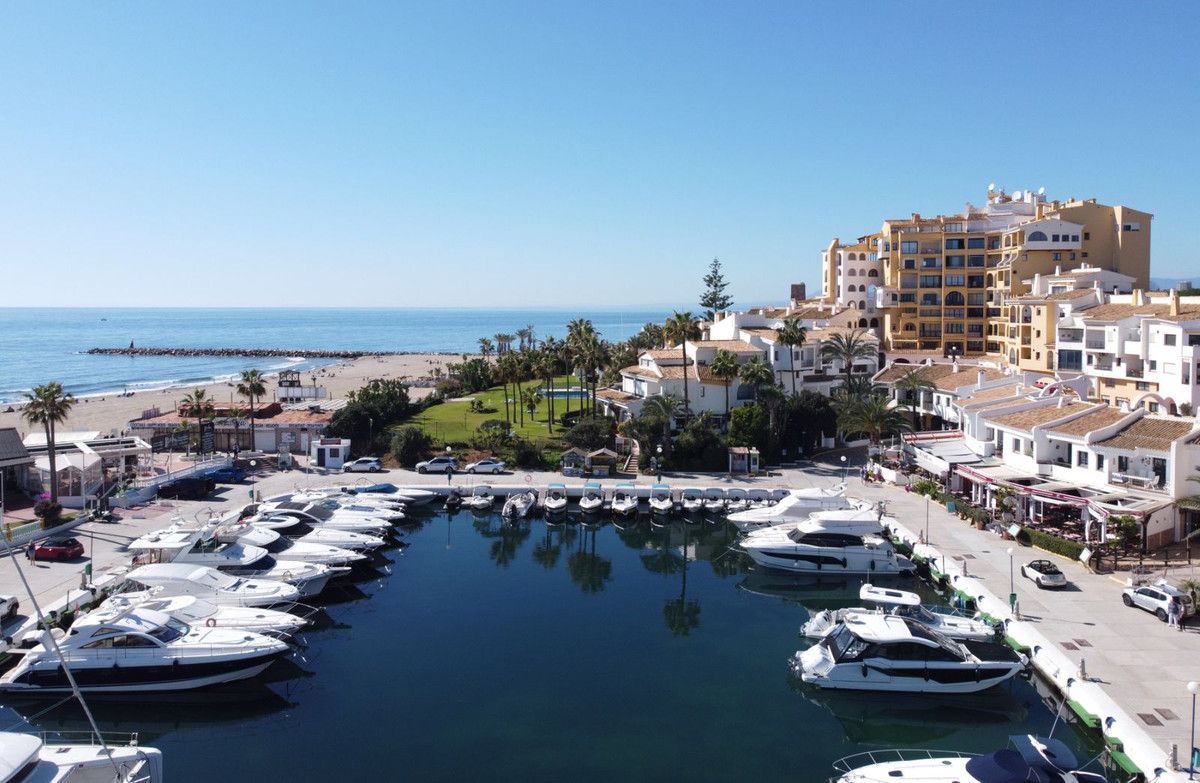 Апартамент на среднем этаже в Puerto de Cabopino, Puerto de Cabopino, 1/12