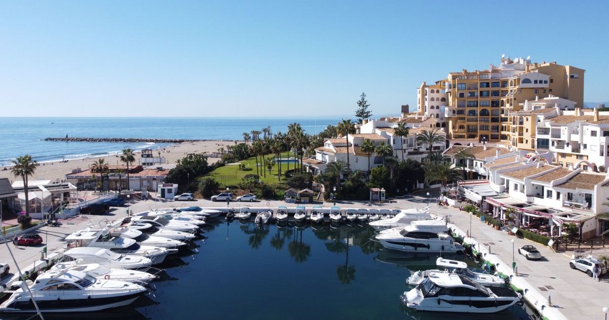 Апартамент на среднем этаже в Puerto de Cabopino, Puerto de Cabopino, 1/12