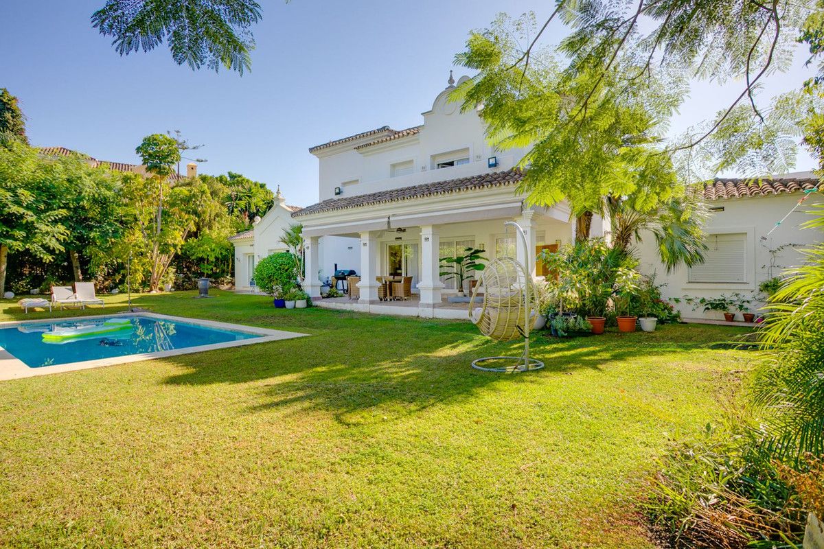 Detached Villa in El Paraiso, El Paraiso, 1/12