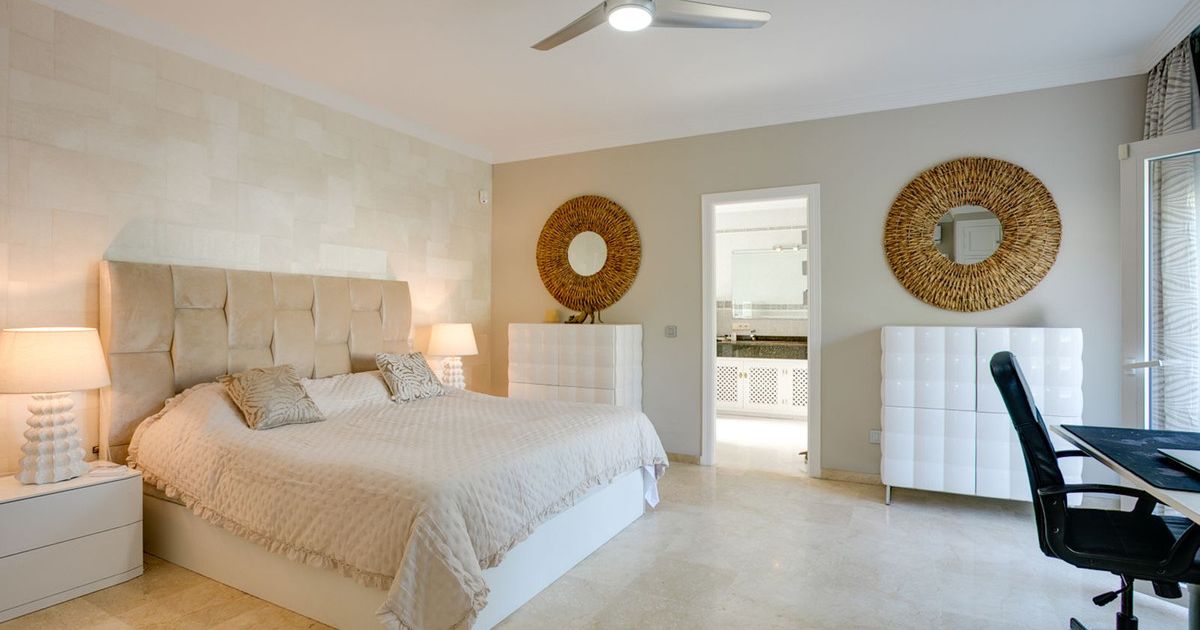 Detached Villa in El Paraiso, El Paraiso, 11/12