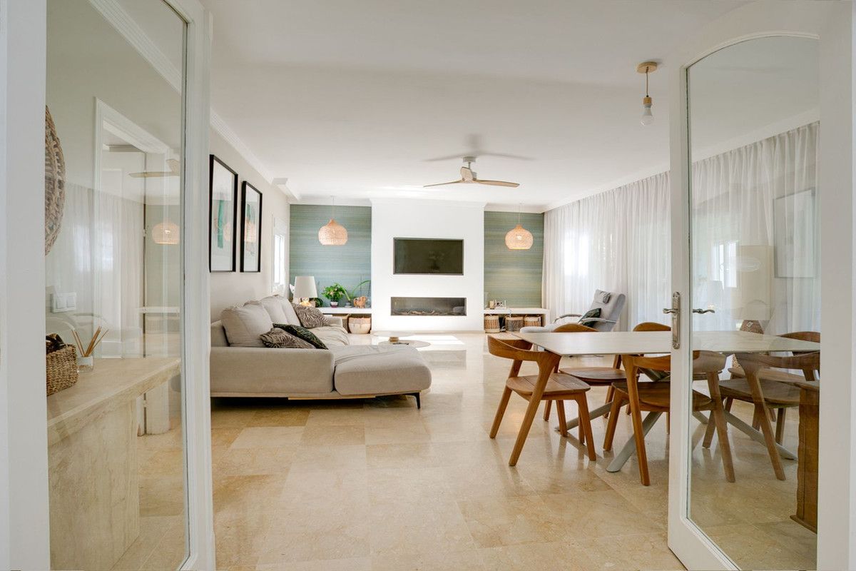 Detached Villa in El Paraiso, El Paraiso, 4/12