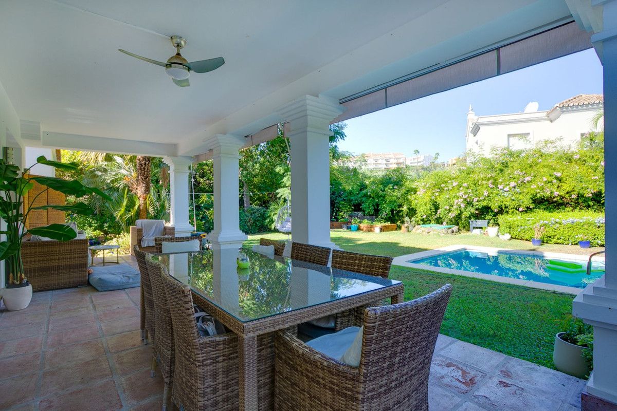 Detached Villa in El Paraiso, El Paraiso, 7/12